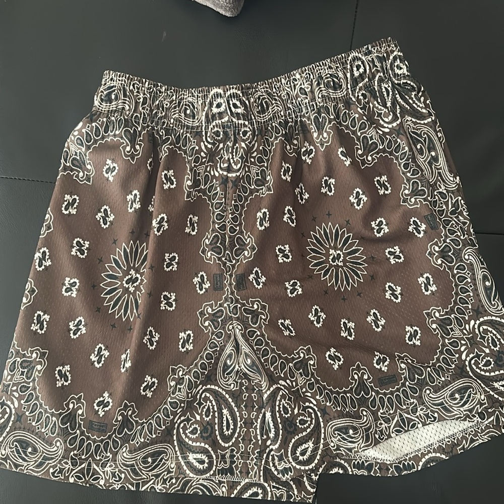 SCREENPRINTED PAISLEY TWO-TONE BROWN SHORTS - Picture 4 of 6